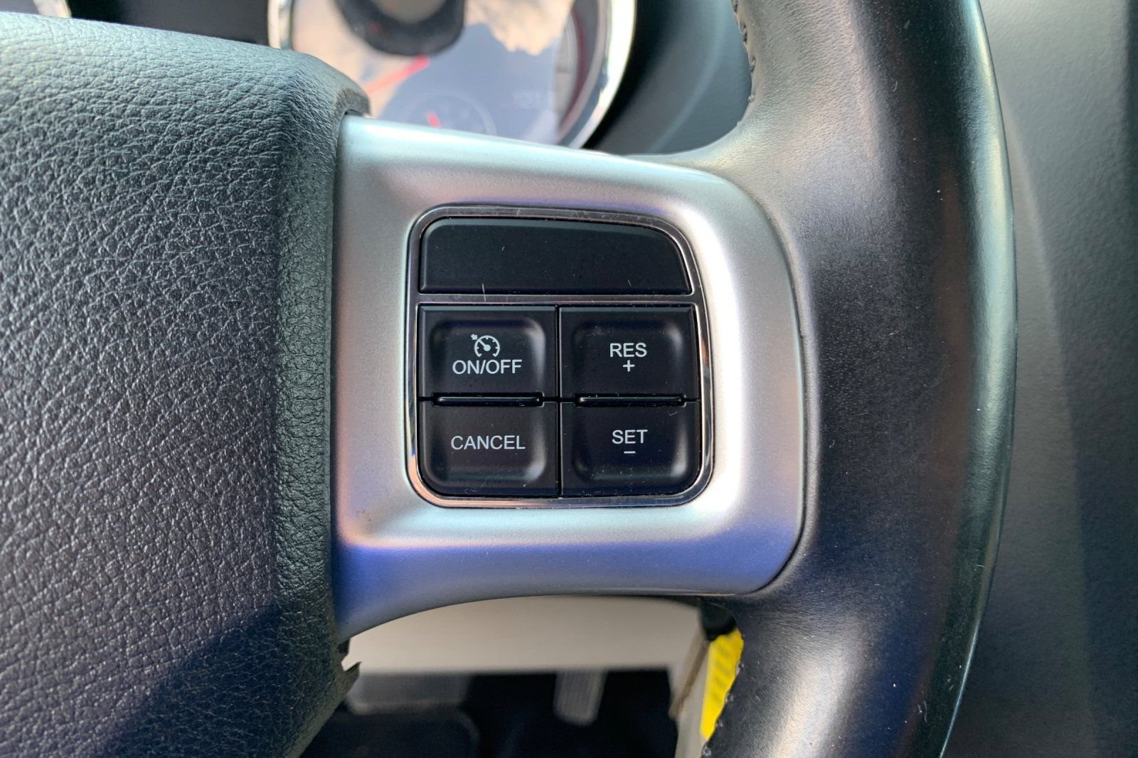 Used 2015 Red Dodge SE image 27