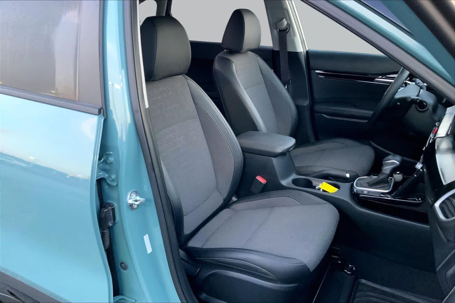 Used 2025 Pluton Blue/Black Roof Kia S image 9