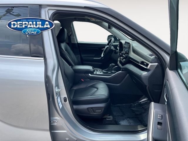 Certified Used 2022 Silver Toyota XLE image 19
