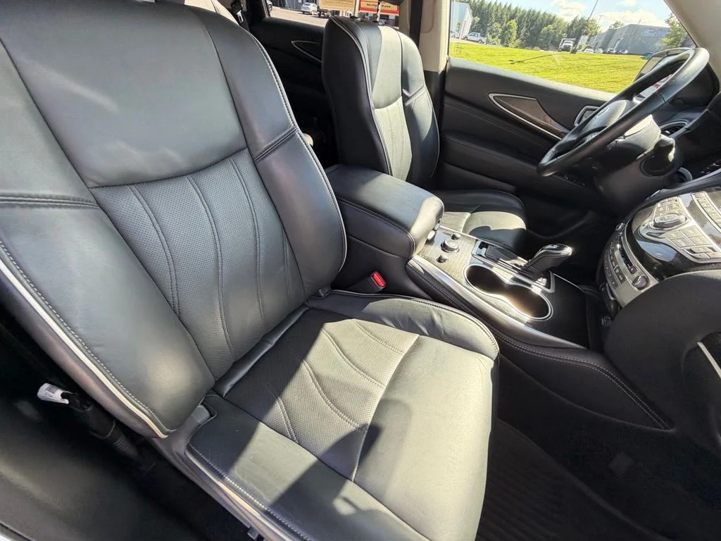 Used 2019 White INFINITI LUXE image 40