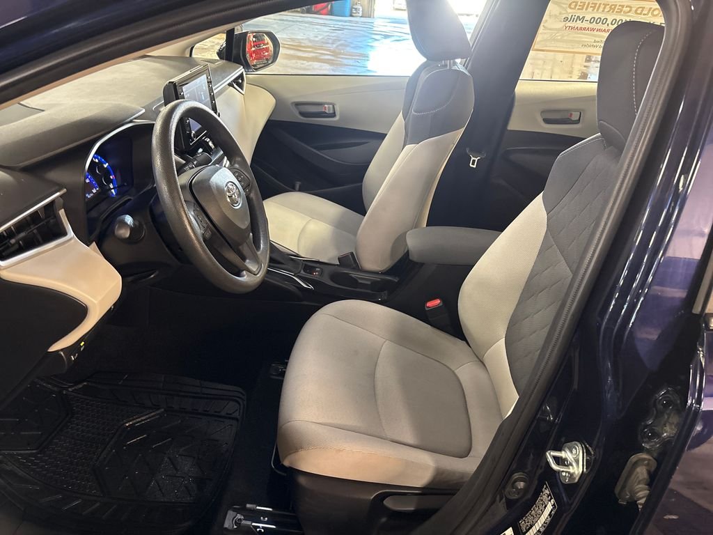 Used 2022  Toyota LE image 13