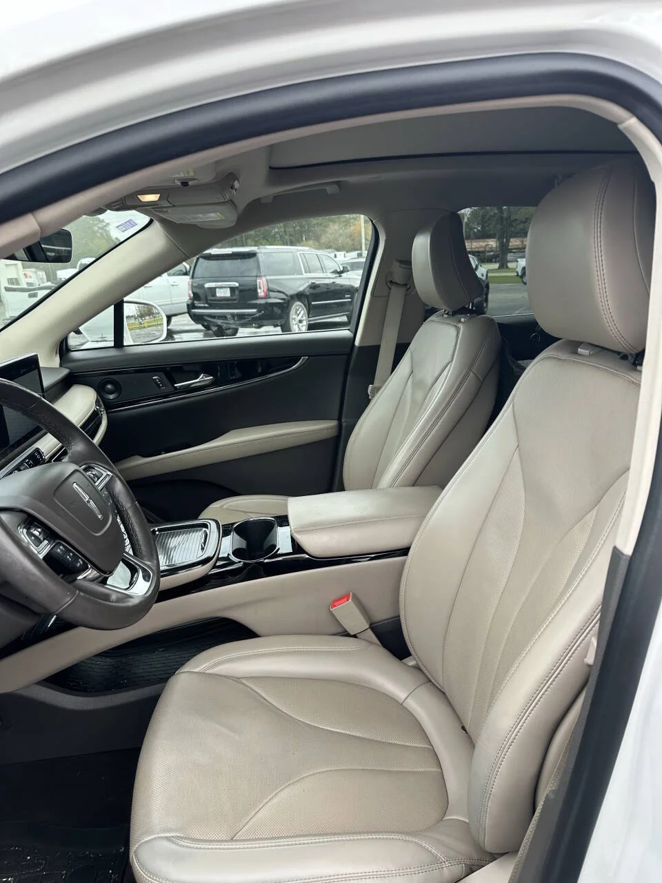 Used 2022 White Lincoln Reserve AWD 4dr SUV image 9