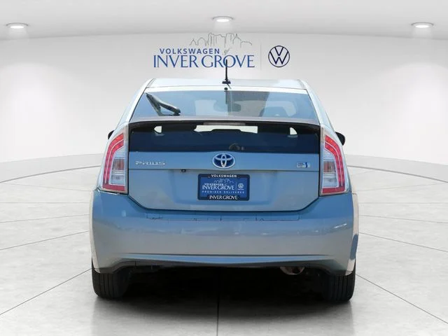Used 2013 Pearl Toyota Three image 6