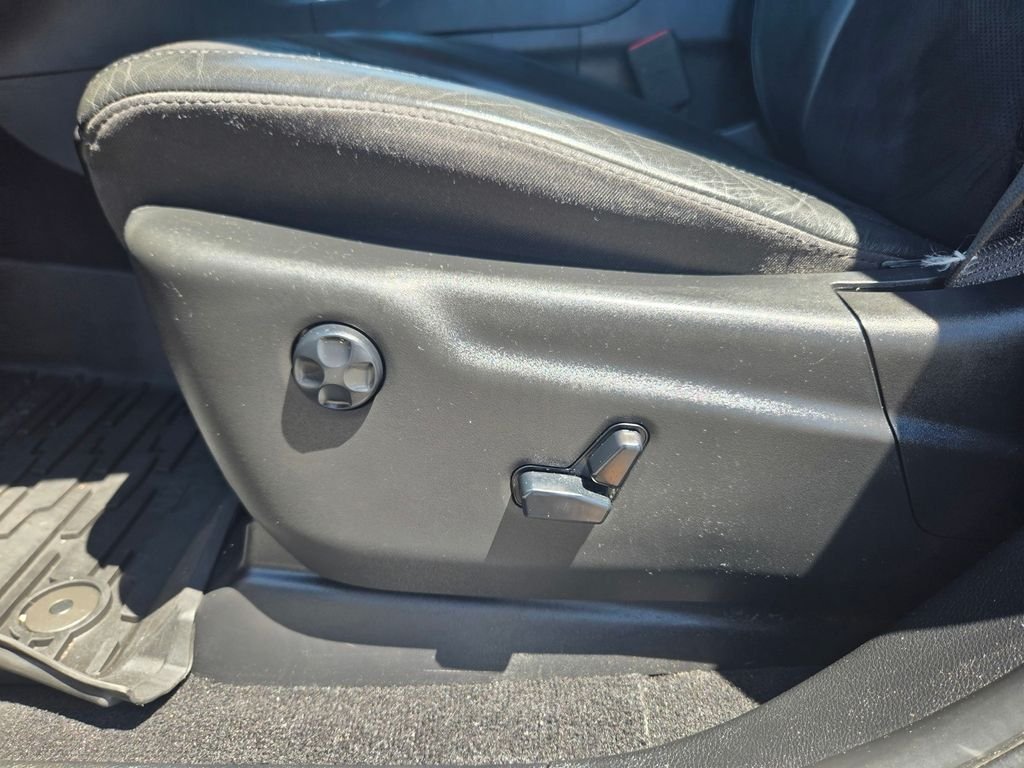 Used 2020 Black Jeep Laredo image 12