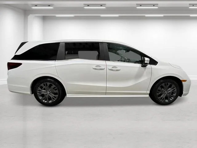 New 2026 Solar Silver Metallic Honda Touring image 9