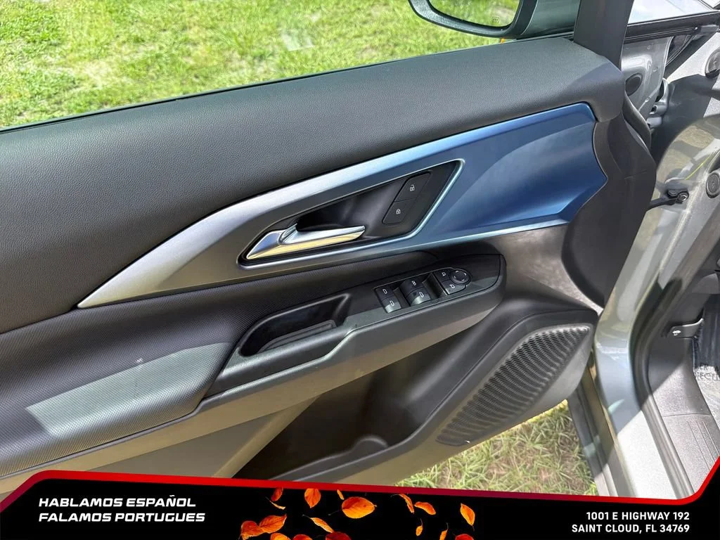 Used 2025 Sterling Gray Metallic Chevrolet LT image 13