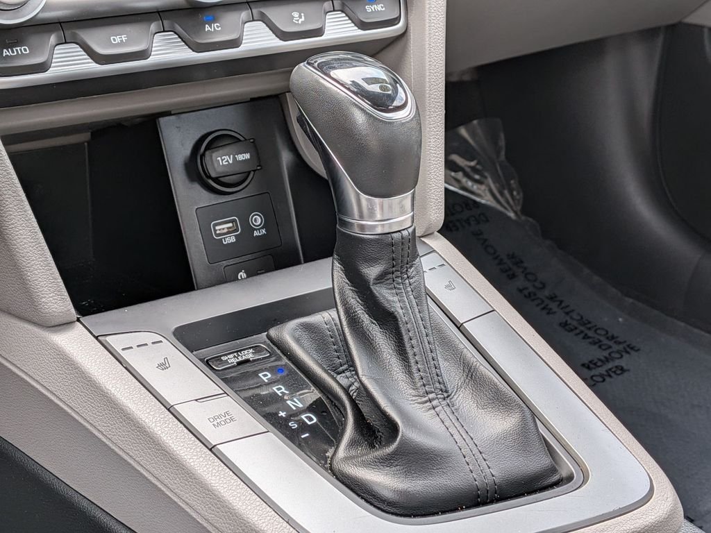 2020 Hyundai Elantra Limited - Photo 20