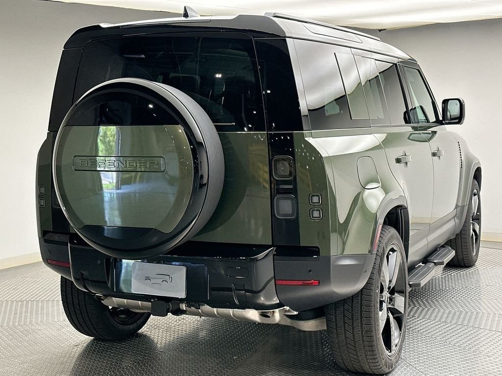 New 2026 Woolstone Green Metallic Land Rover S image 3
