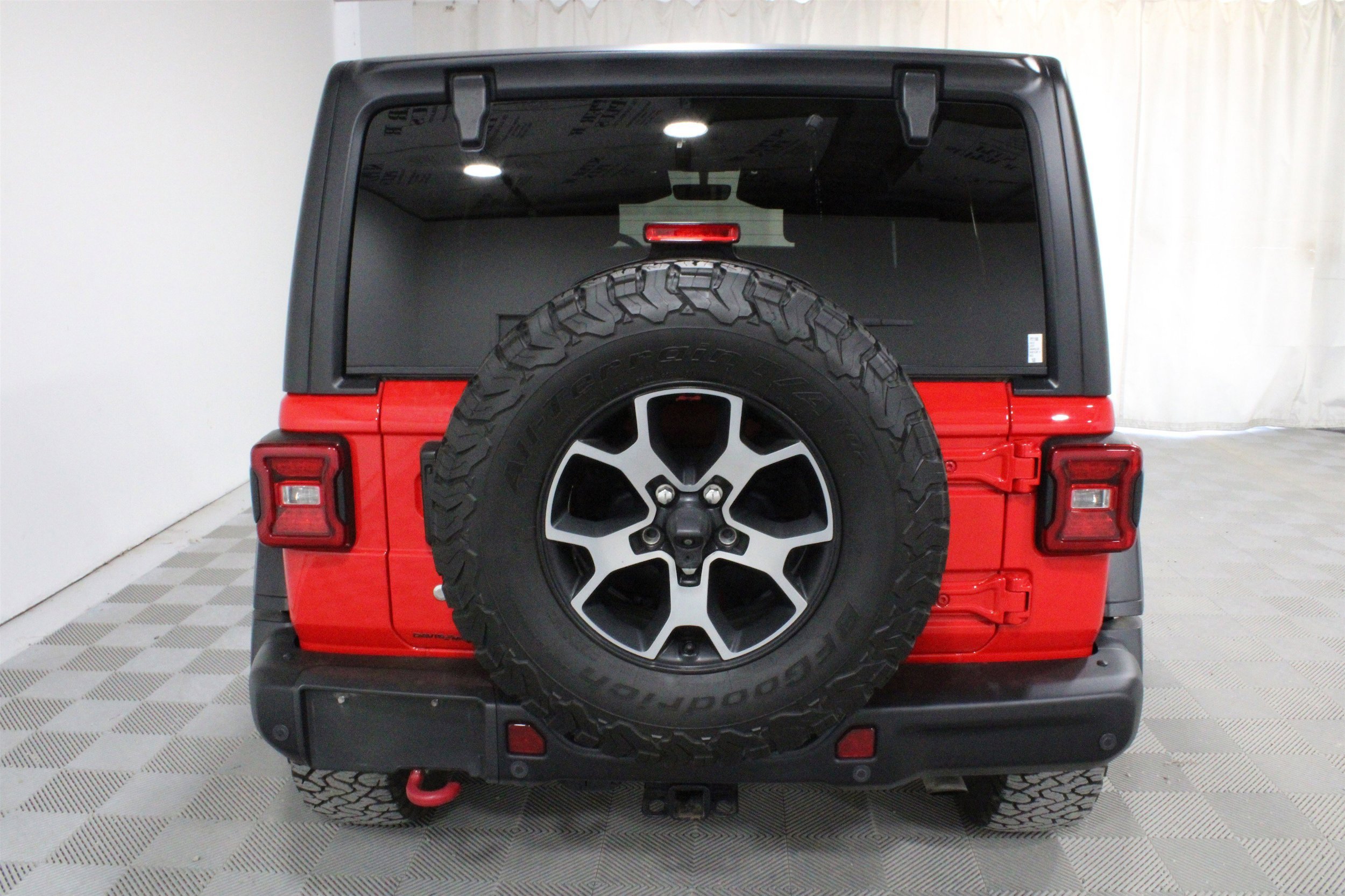 Used 2018 Firecracker Red Clearcoat Jeep Rubicon image 27