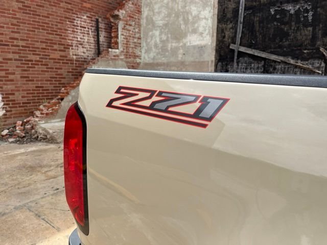 Used 2022 Beige Chevrolet Z71 image 10