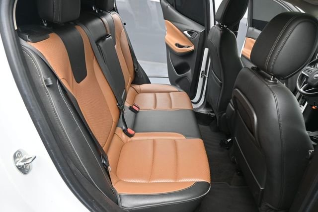 Used 2021 White Buick Essence image 25