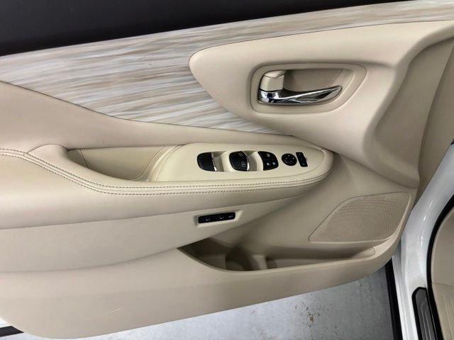 Used 2015 White Nissan Platinum image 11