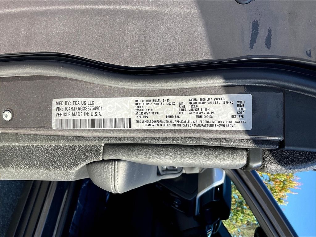 New 2025 Baltic Gray Metallic Clearcoat Jeep Laredo image 16