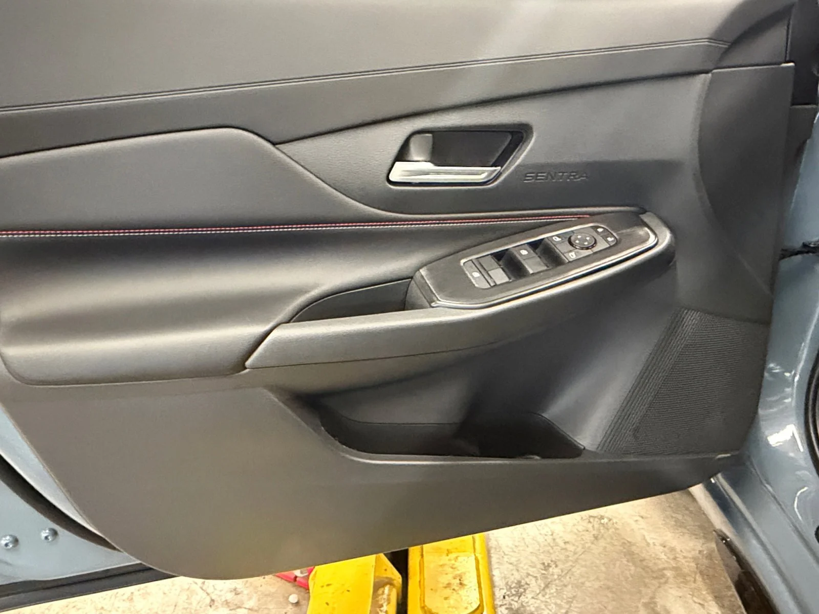 New 2026 Atlantic Gray Metallic/Super Black Nissan SR image 25
