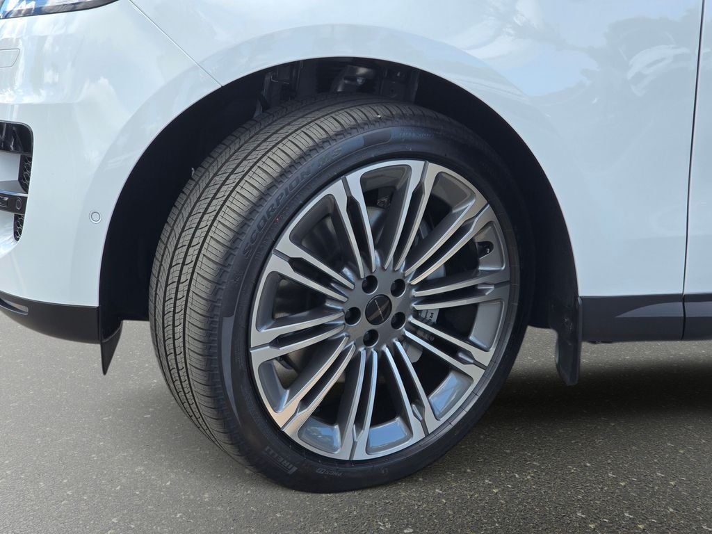 New 2026 Fuji White LAND ROVER SE image 33