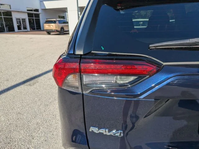 Used 2023  Toyota XLE image 7