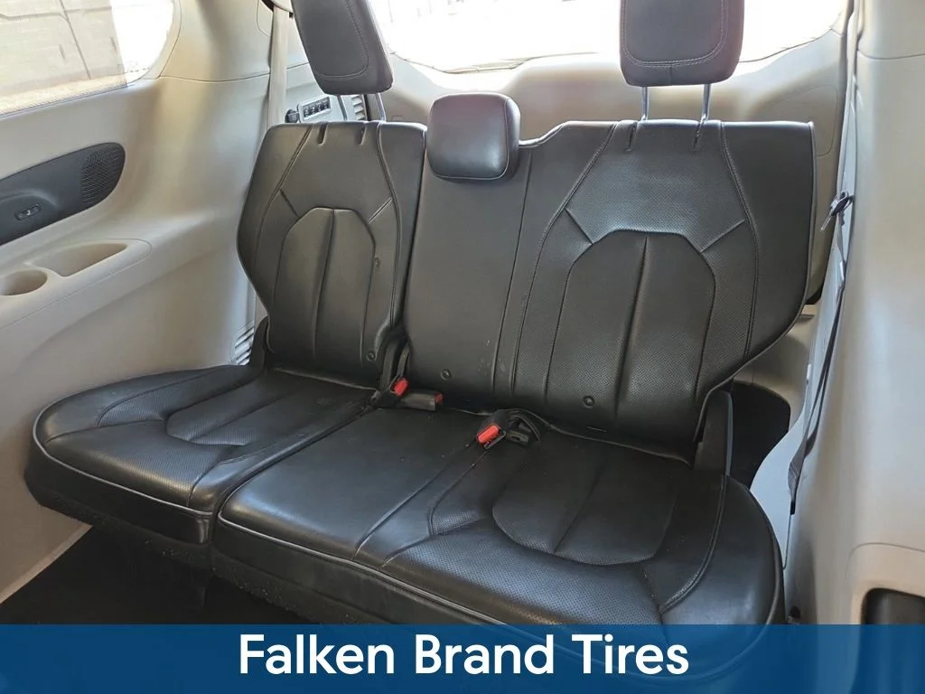 Used 2018 Black Chrysler Limited image 17
