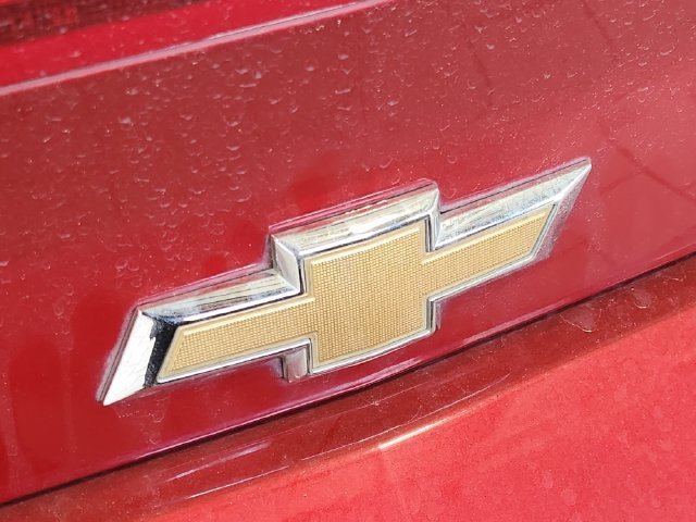 Used 2018 GARNET RED TINTCOAT Chevrolet 2LT image 9