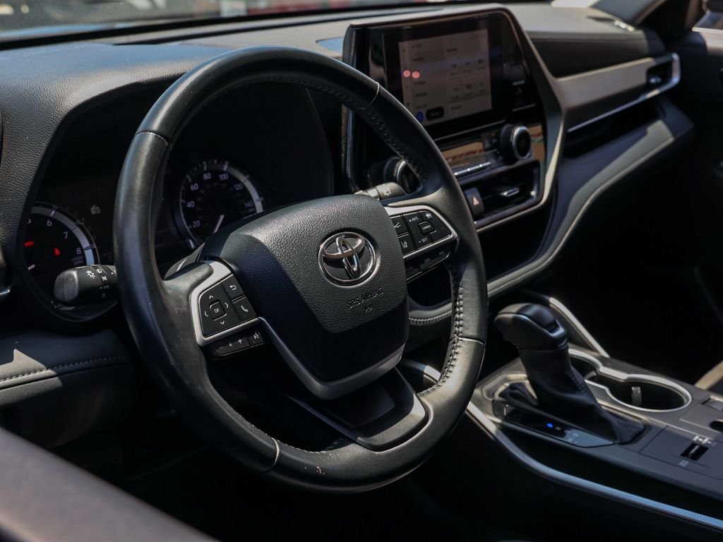 2024 Toyota Highlander LE - Photo 13