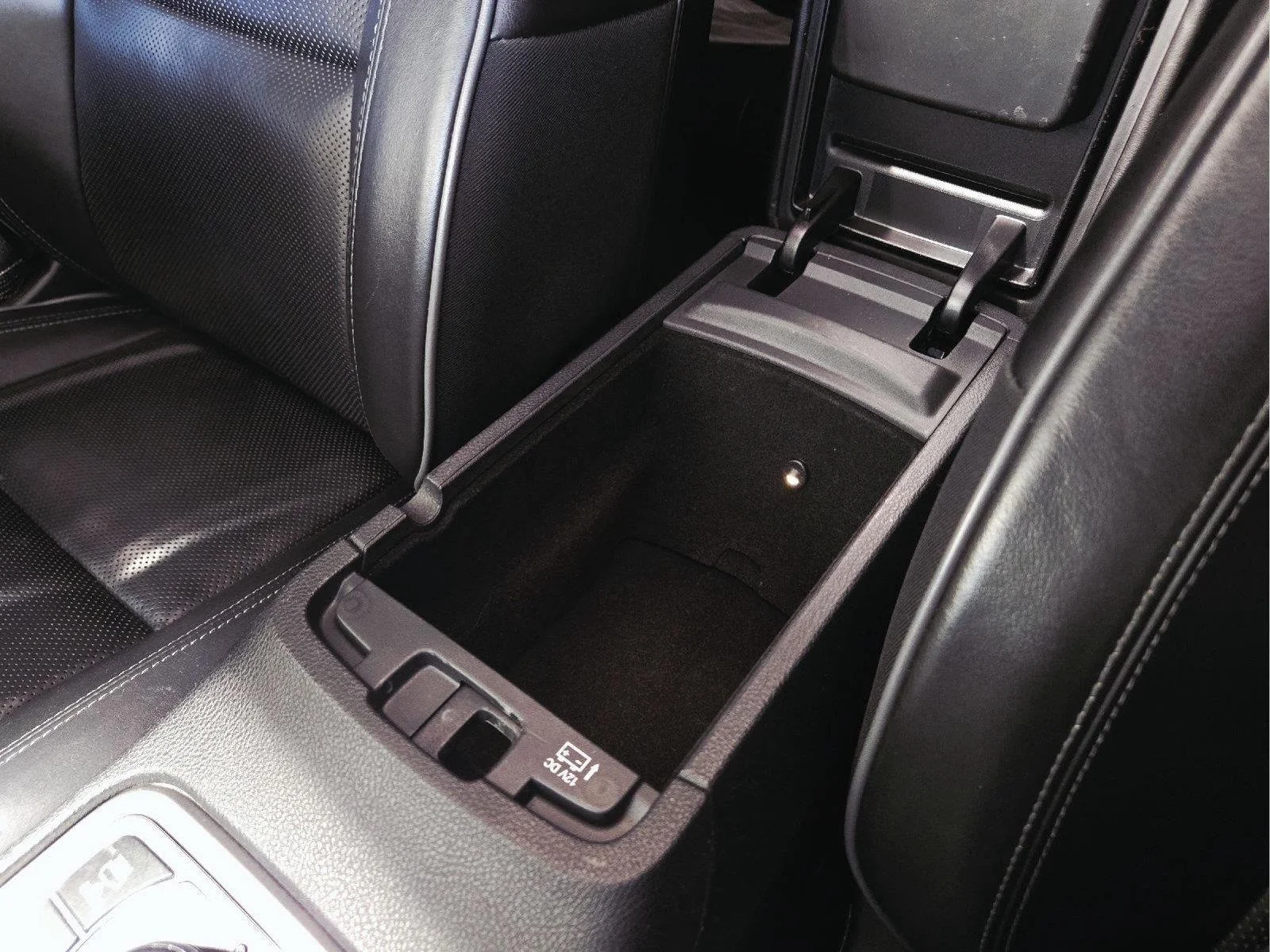 Used 2019 Diamond Black Crystal Pearlcoat Jeep Overland image 45