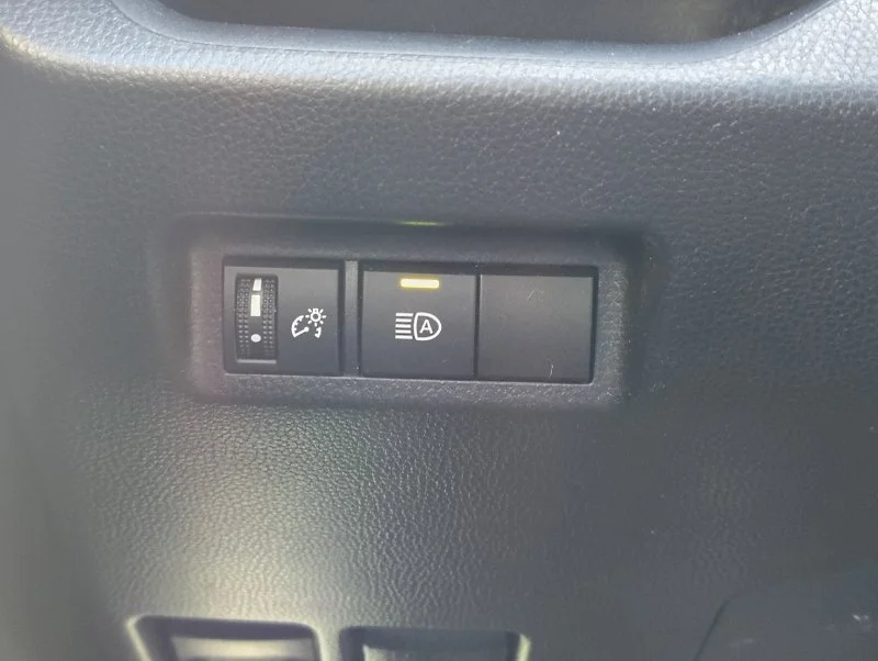 Used 2019 Silver Toyota XLE image 12