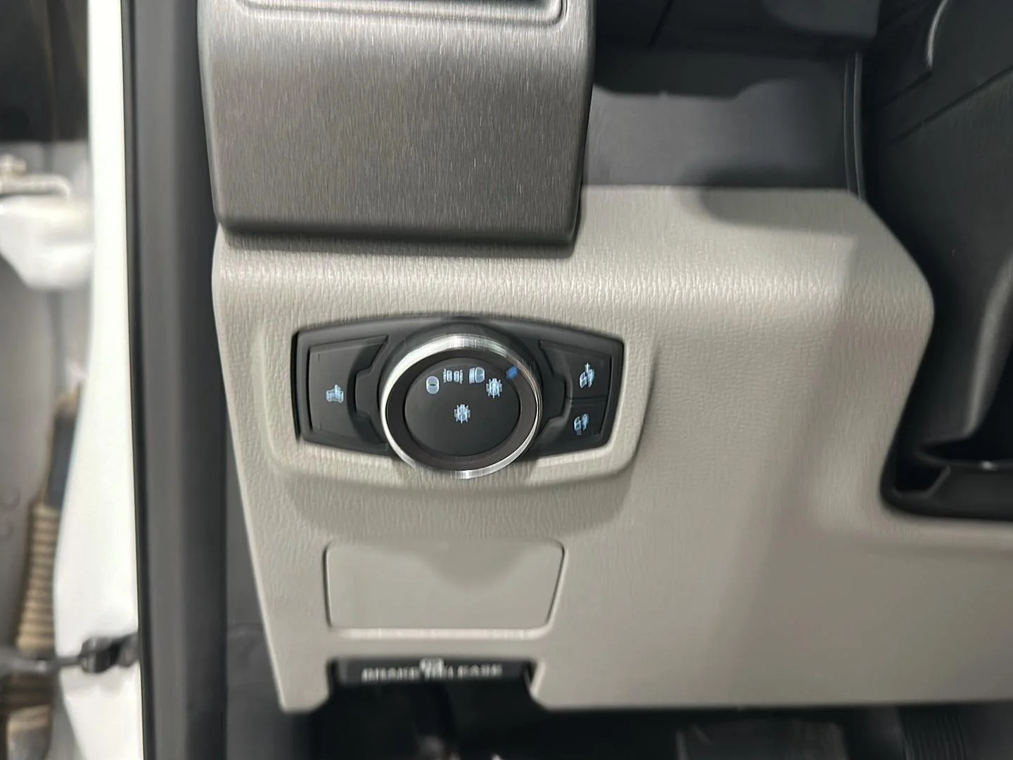 Used 2019 White Ford XL image 15