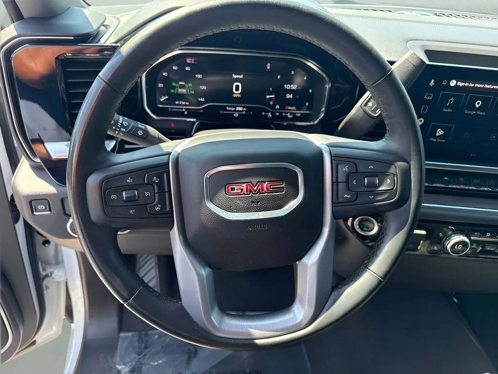 Used 2025 White GMC SLT image 10