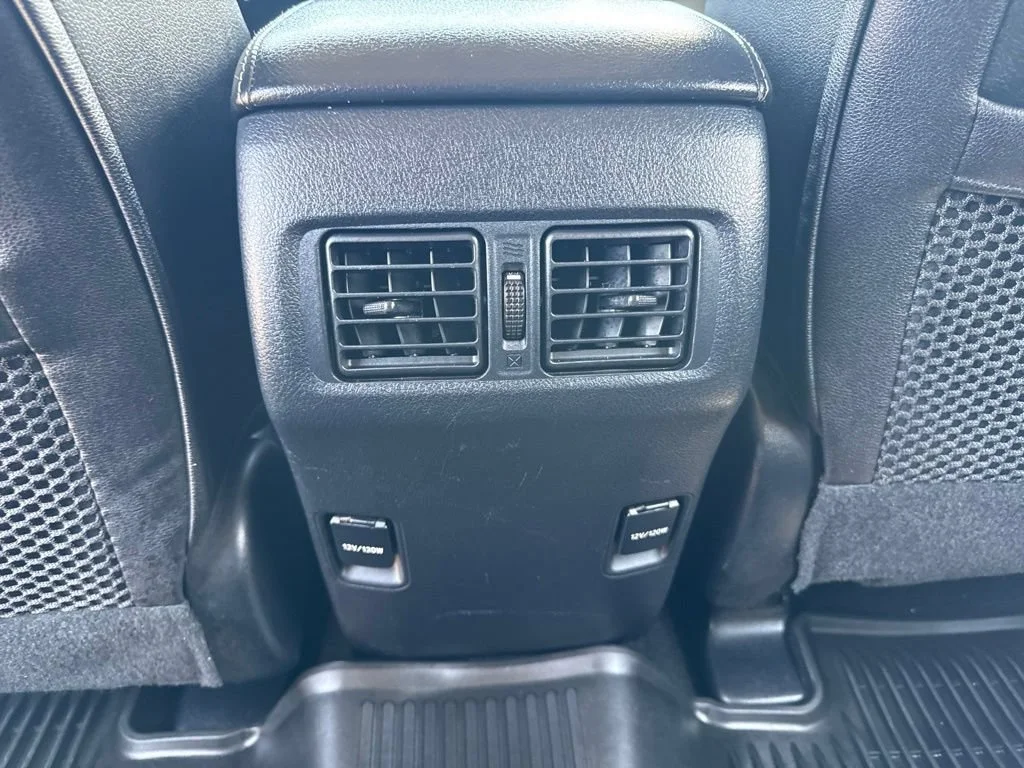 Used 2018  Toyota SR5 image 11