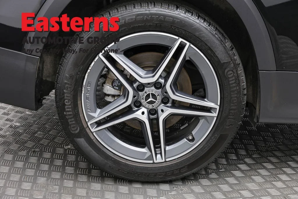 Used 2022 Black Mercedes-Benz GLB 250 image 29