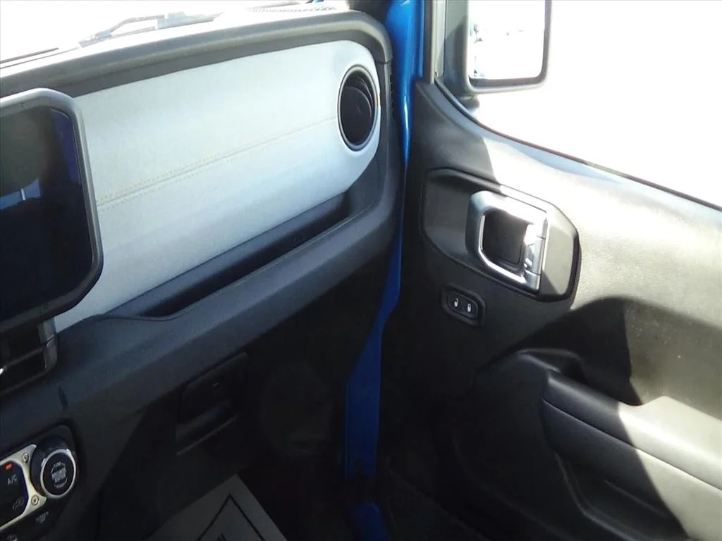 Used 2024 Hydro Blue Pearl Coat (pbj) Jeep Willys image 23