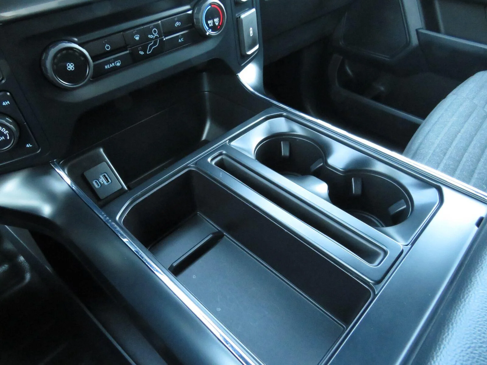 Used 2023  Ford XL image 32