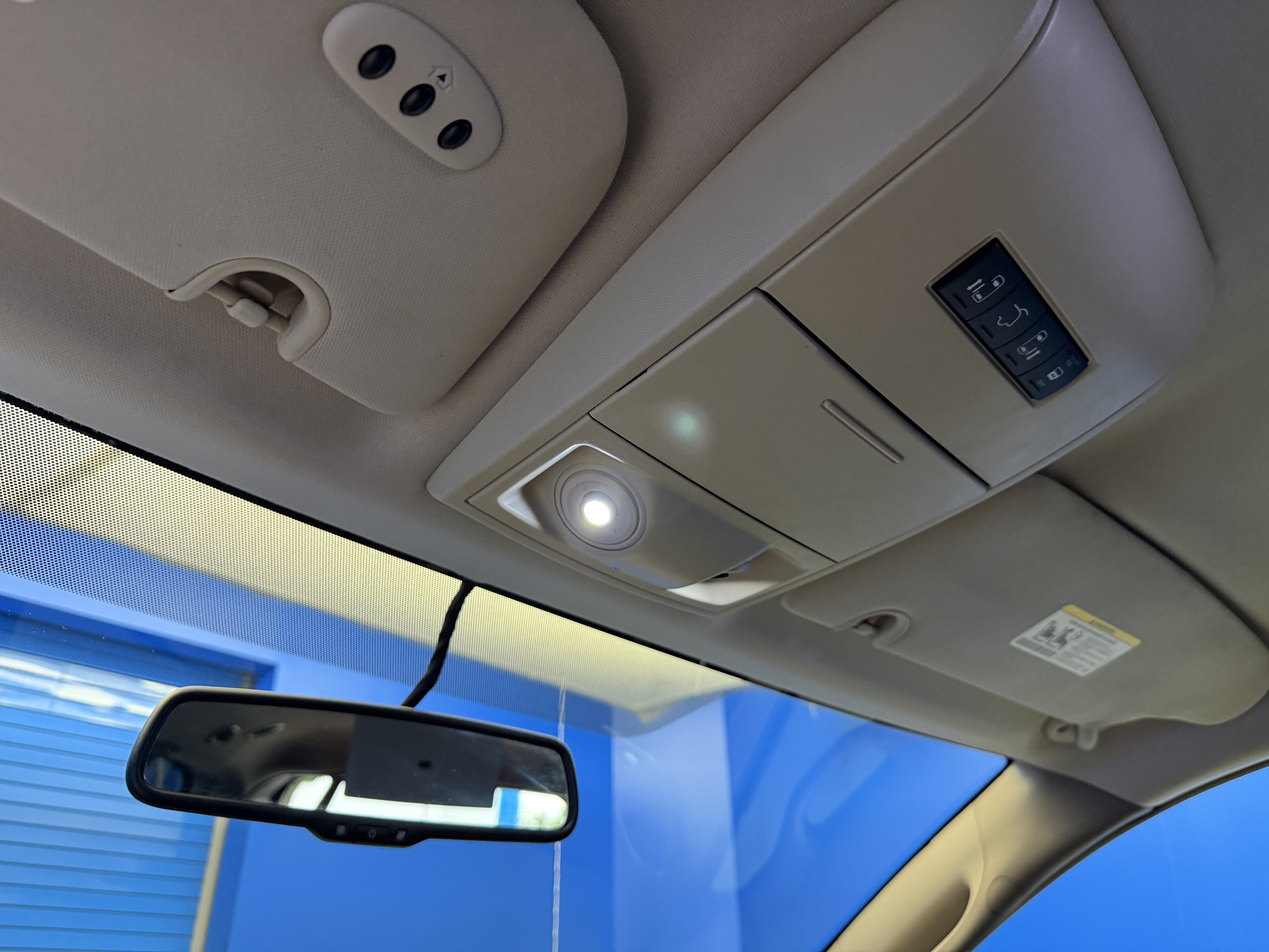 Used 2015 True Blue Pearlcoat Chrysler Touring image 27