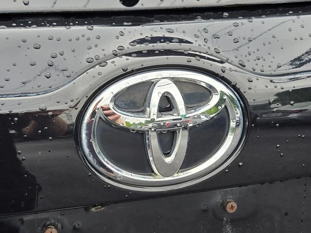 Used 2015 Black Toyota LE Plus V6 image 13