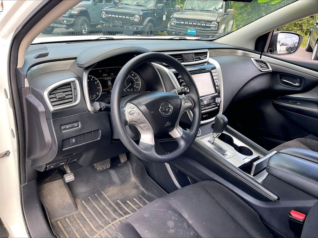 Used 2016 Pearl White Nissan S image 8