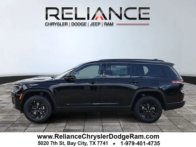 New 2026 Diamond Black Crystal Pearl-Coat Exterior Paint Jeep Altitude image 4