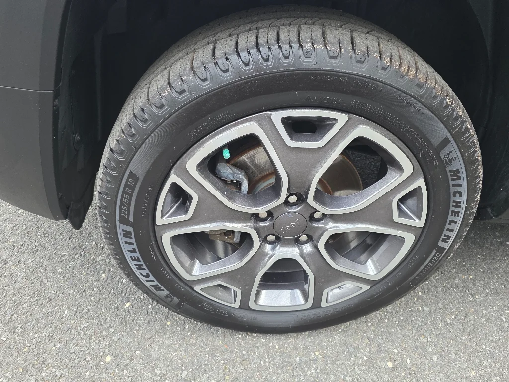 Used 2018 Jetset Blue Jeep Limited image 33