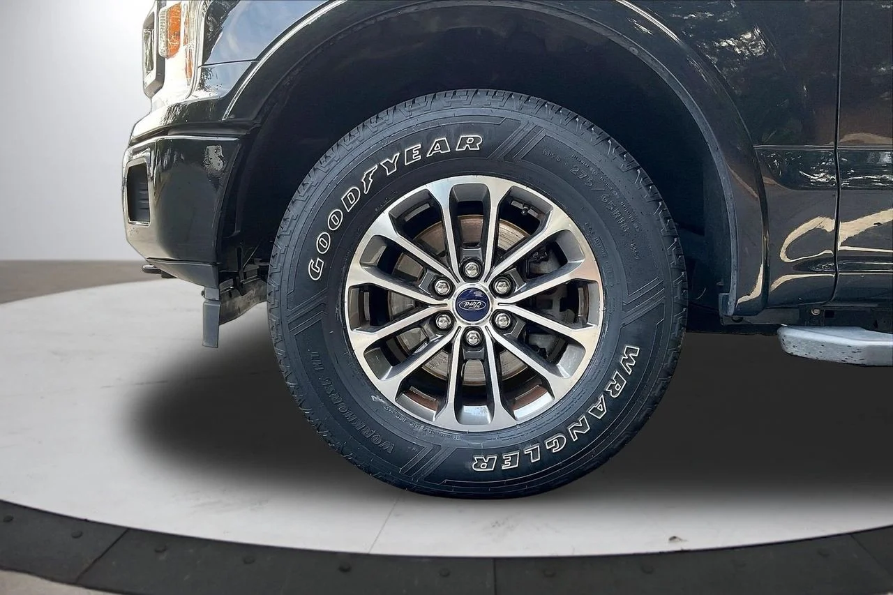 Used 2020 Black Ford XLT image 31