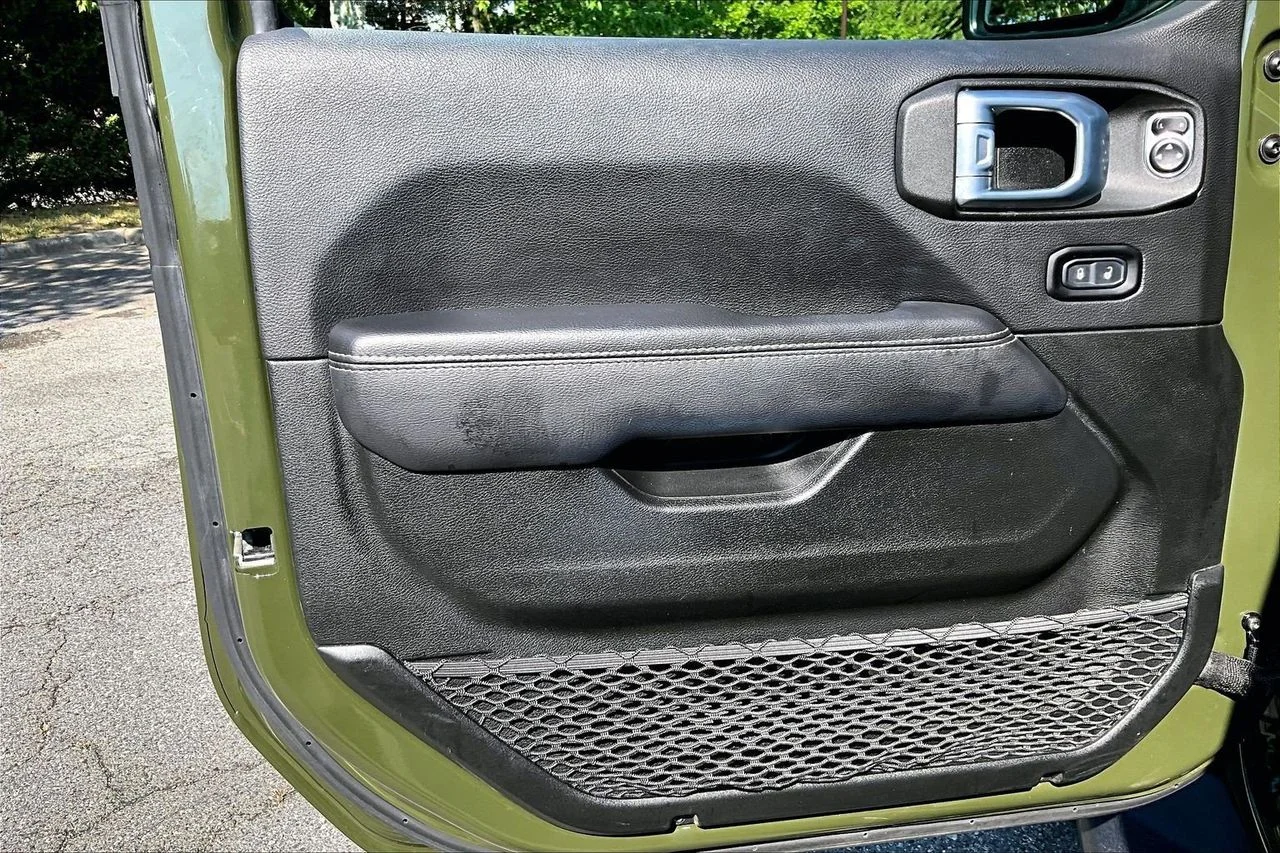 Used 2022 Green Jeep Overland image 26