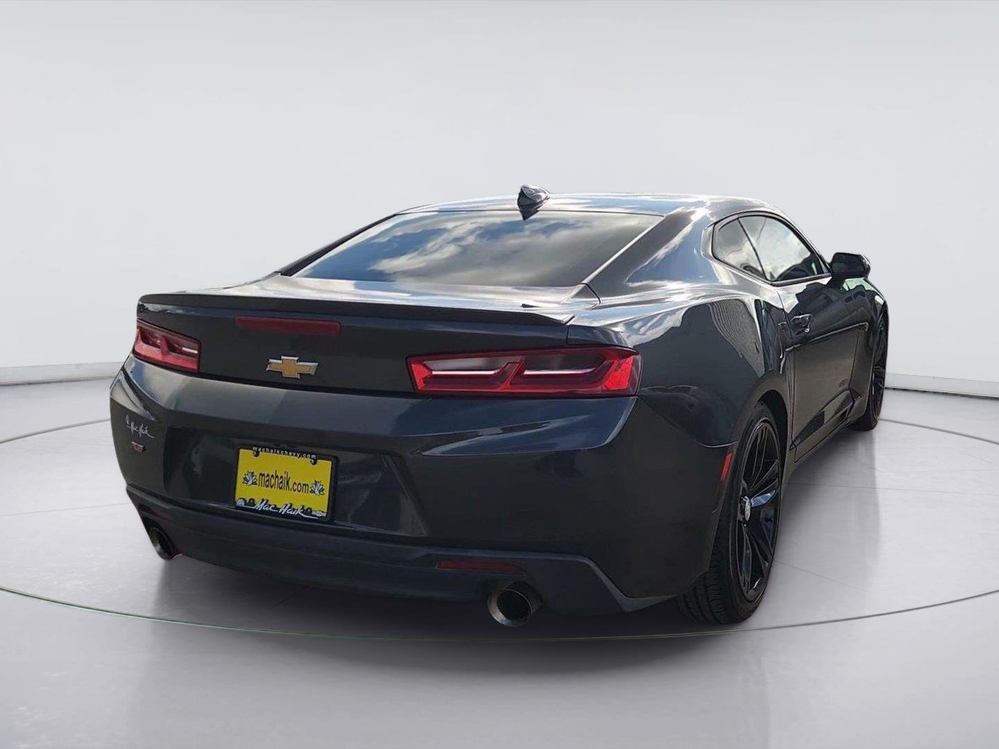 2018 Chevrolet Camaro photo 8 of 31