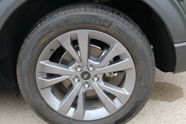 Used 2022 Green Metallic Ford XLT image 41