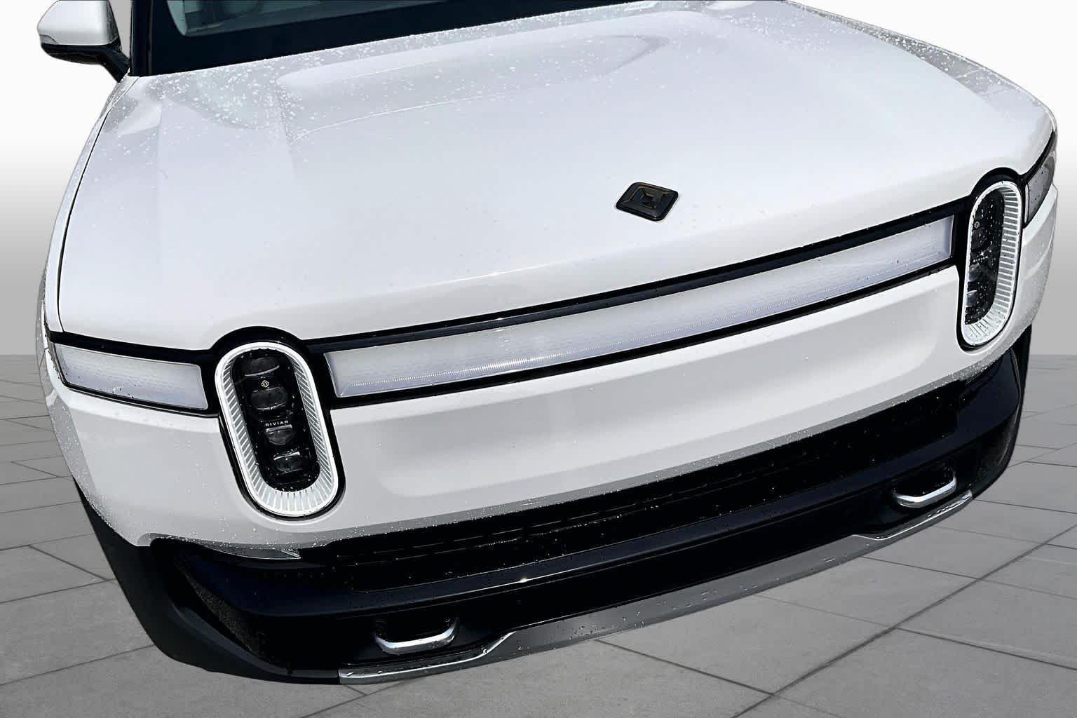 Used 2023 Glacier White Rivian Launch Edition image 32