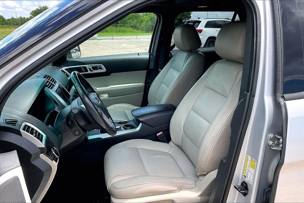 Used 2013 Silver Ford Limited image 18