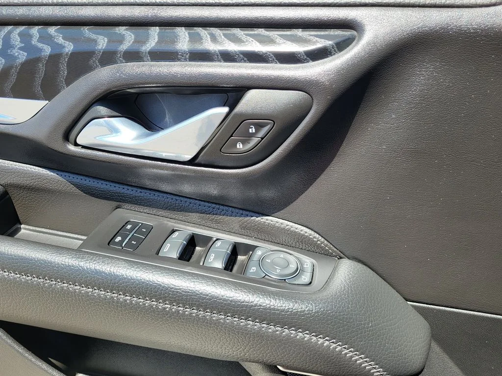 Used 2024 Onyx Black GMC Denali image 18