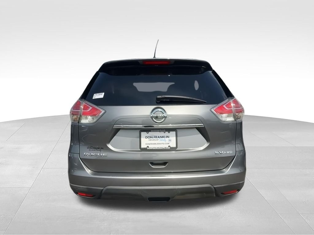 Used 2016 Gray Nissan SV image 7