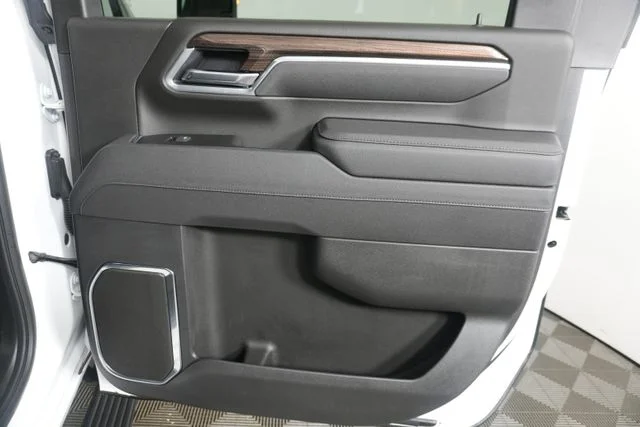 Certified Used 2025 Summit White Chevrolet LT image 39