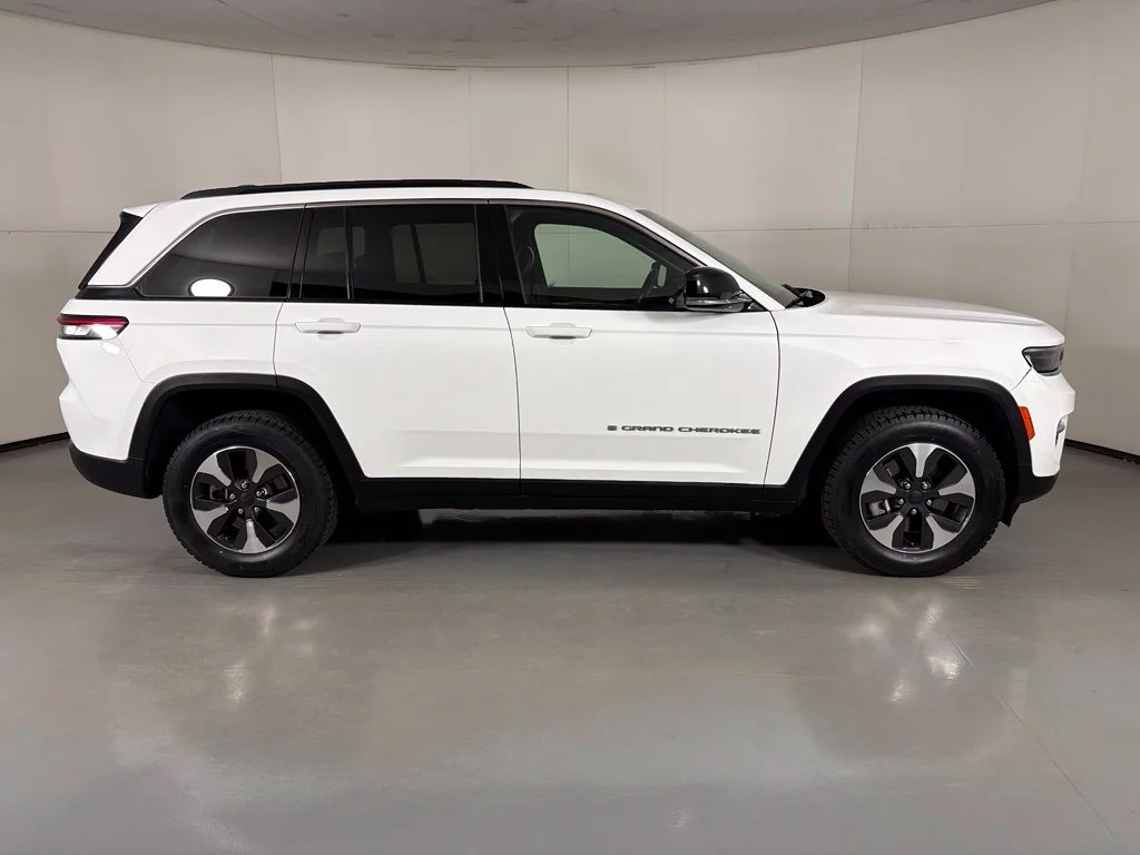 Used 2024 White Jeep 4xe image 9