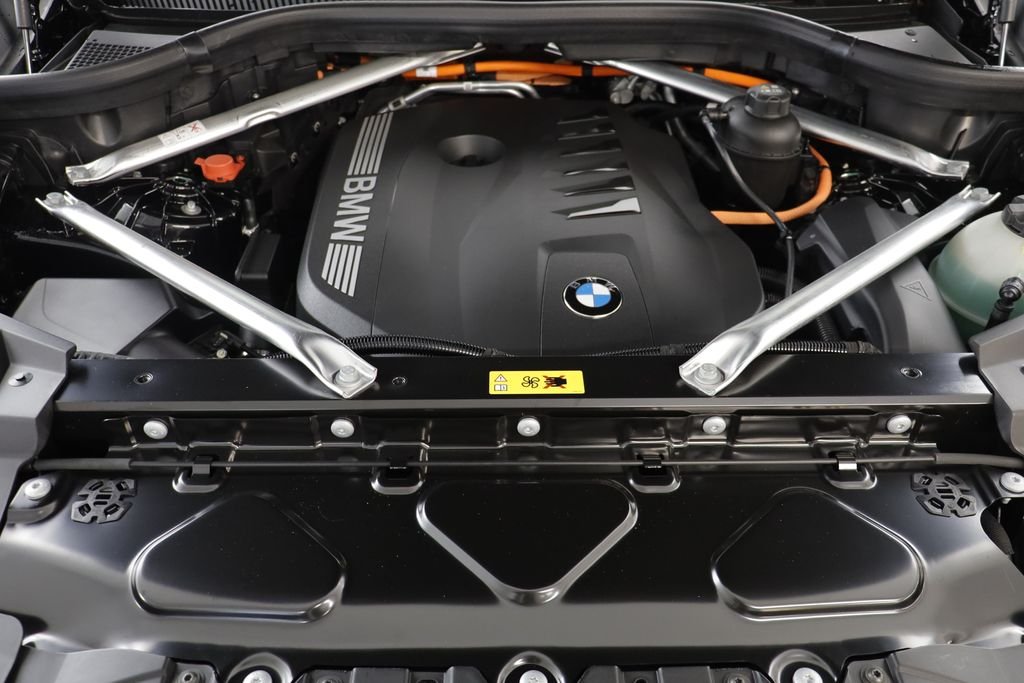 New 2026 Black Sapphire Metallic BMW xDrive50e image 25