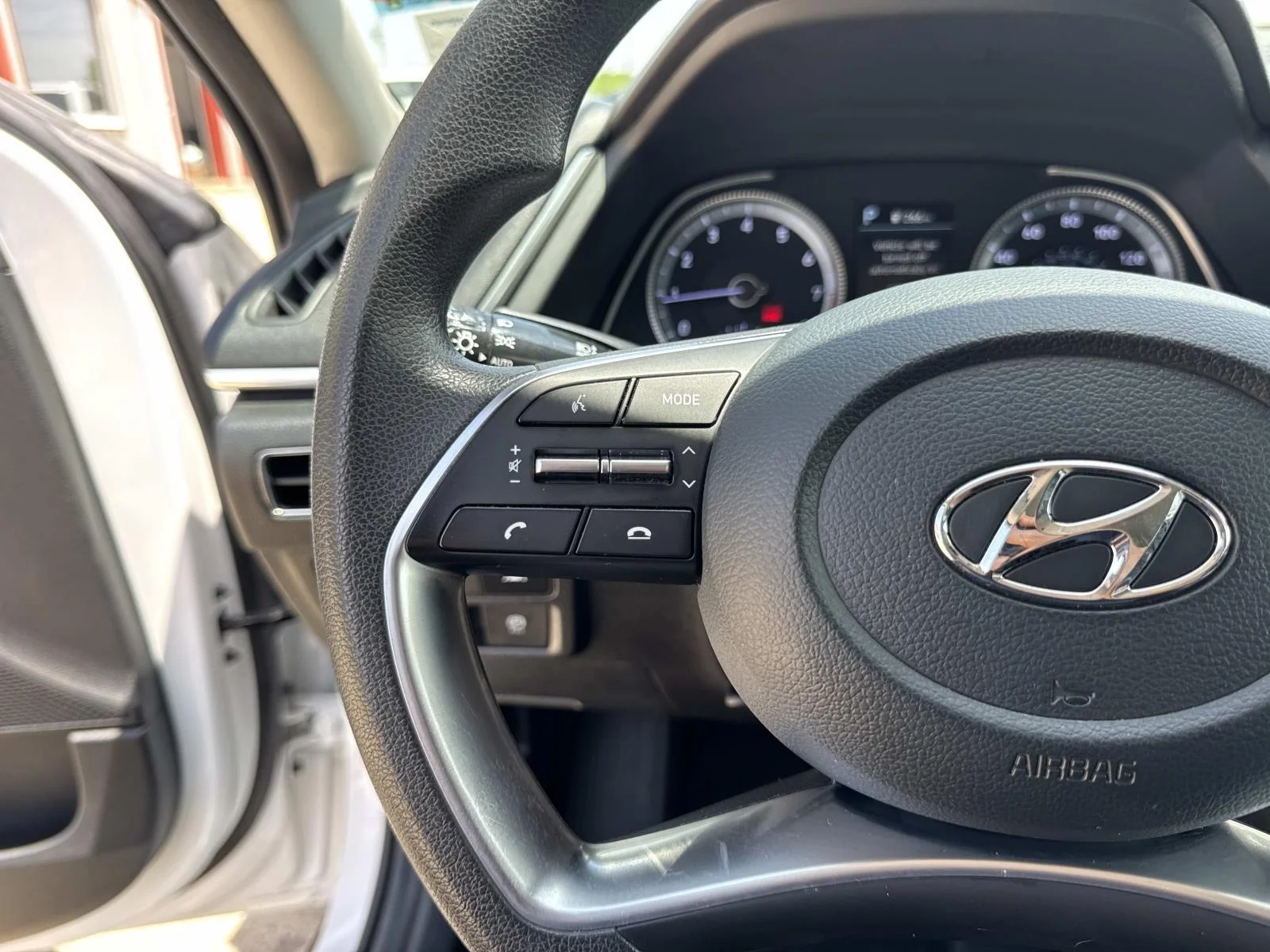 Used 2023 White Hyundai SEL image 22