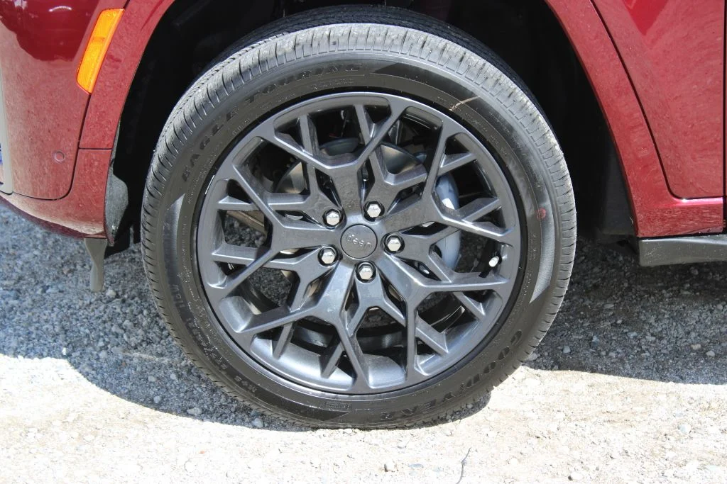 New 2026 Velvet Red Pearl-Coat Exterior Paint Jeep Summit image 8