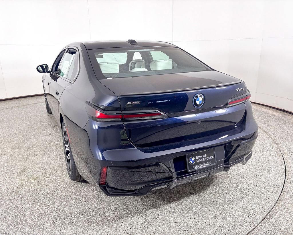 2025 BMW 7 Series 750e - Photo 11